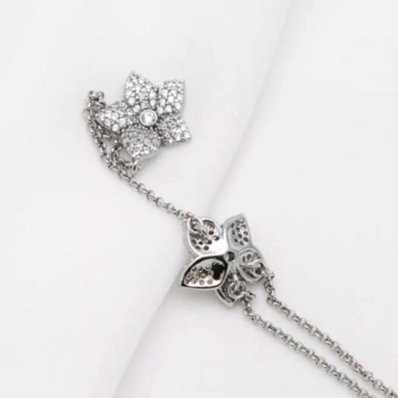 KATE SPADE • Blooming Crystal Flower Lariat Necklace - Picture 3 of 6
